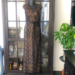 Beautiful Tadashi Shoji floor length dress